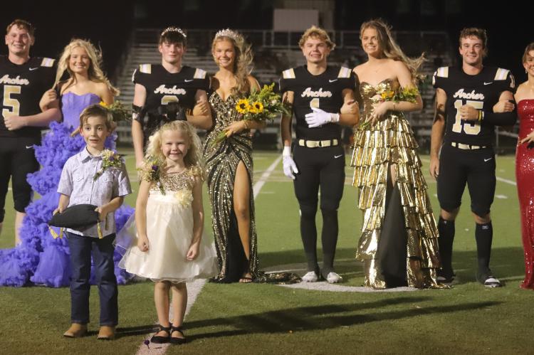 The Archer City High School homecoming court from left to right: Noah Reneau, Ashlyn Harvey, Homecoming King Gage McCord, Homecoming Queen Ella Golihugh, Brayden Tedrow, Jocelyn Tedrow, Seth Truette and Millie Mayo. Front: Kassidy Marin, crown bearer Brian Boone and flower girl Bristol Hughes. Photo/Nathan Lawson